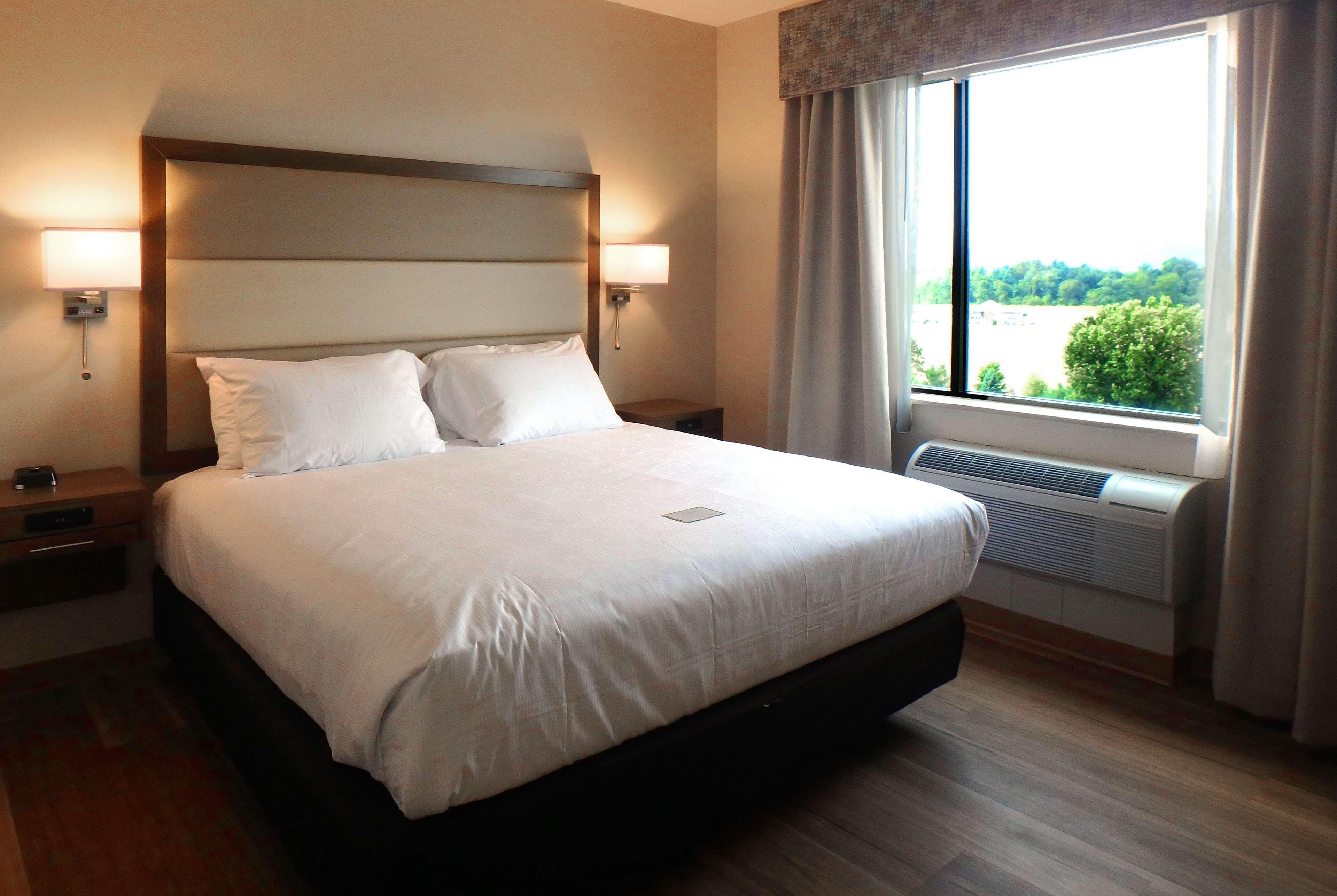 Hotel Wyndham Garden State College