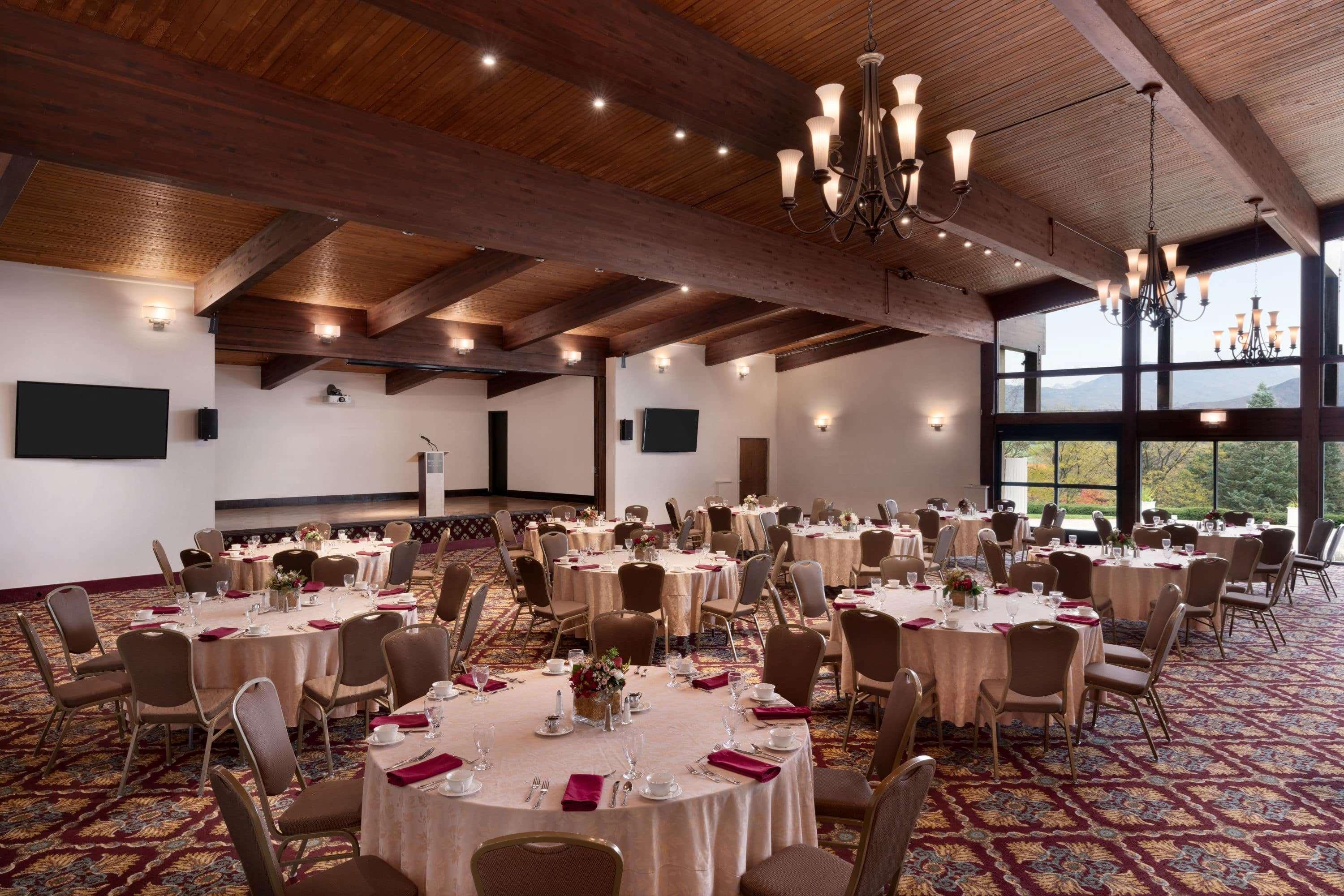 Hotel Wyndham Garden State College