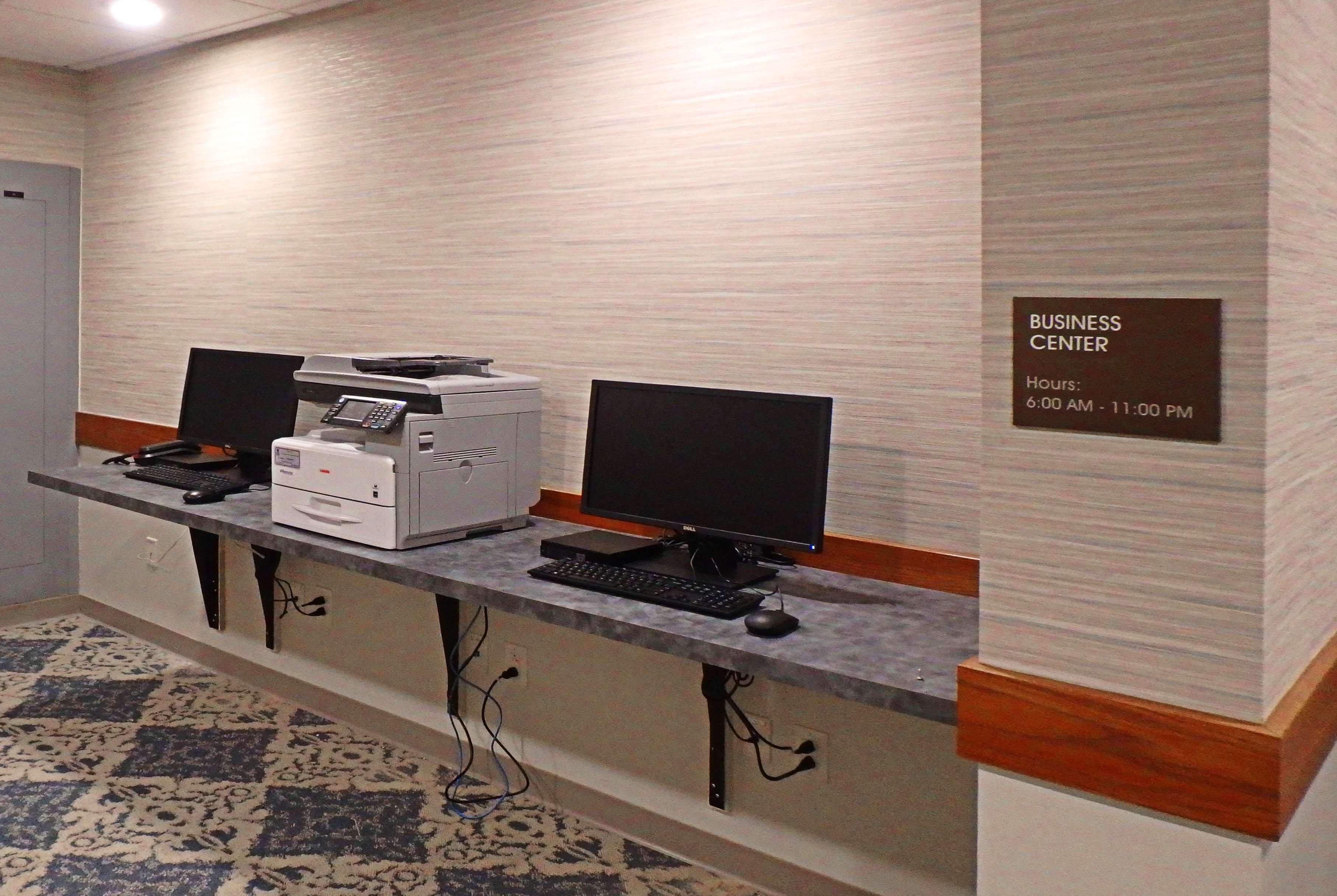 Wyndham Garden State College Hotel 3*